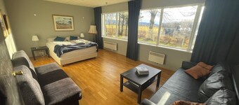 Hlíðarból Guesthouse