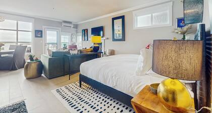 Studio Overlooking Saratoga Passage & Cascade Mtns