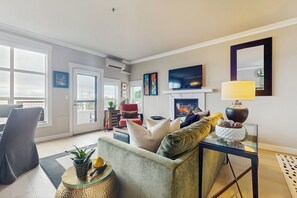 Apartment (0 Bedroom) | Front of property - Studio Overlooking Saratoga Passage & Cascade Mtns (Langley)