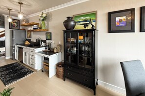 Apartment (0 Bedroom) | Interior - Studio Overlooking Saratoga Passage & Cascade Mtns (Langley)