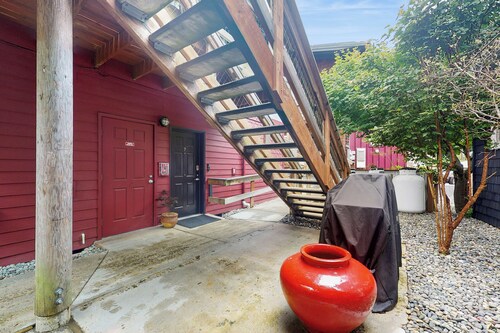 Studio Overlooking Saratoga Passage & Cascade Mtns