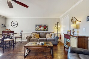 Apartment (0 Bedroom) | Interior - Pool + Riverfront! Couples Retreat in Smoky Mtns (Townsend)