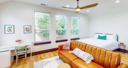 'mckinney Marvel' Studio in Historic District