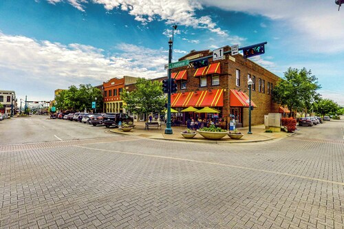 'mckinney Marvel' Studio in Historic District