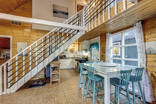 Walk to Trolley! Big Bear Family Cabin w/ Deck