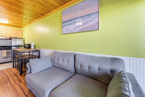 Apartment (0 Bedroom) | Interior - Right on the Beach! OOB Studio Half-mi to the Pier (Old Orchard Beach)