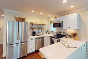 Apartment (0 Bedroom) | Interior - Steps to Riverfront: Dtwn Bluffton Studio! (Bluffton)