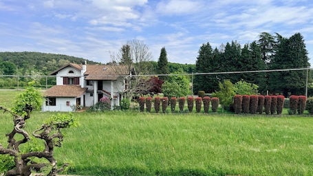 Exterior. Family 3-Bedroom Apartment near MXP &Lake Maggiore
