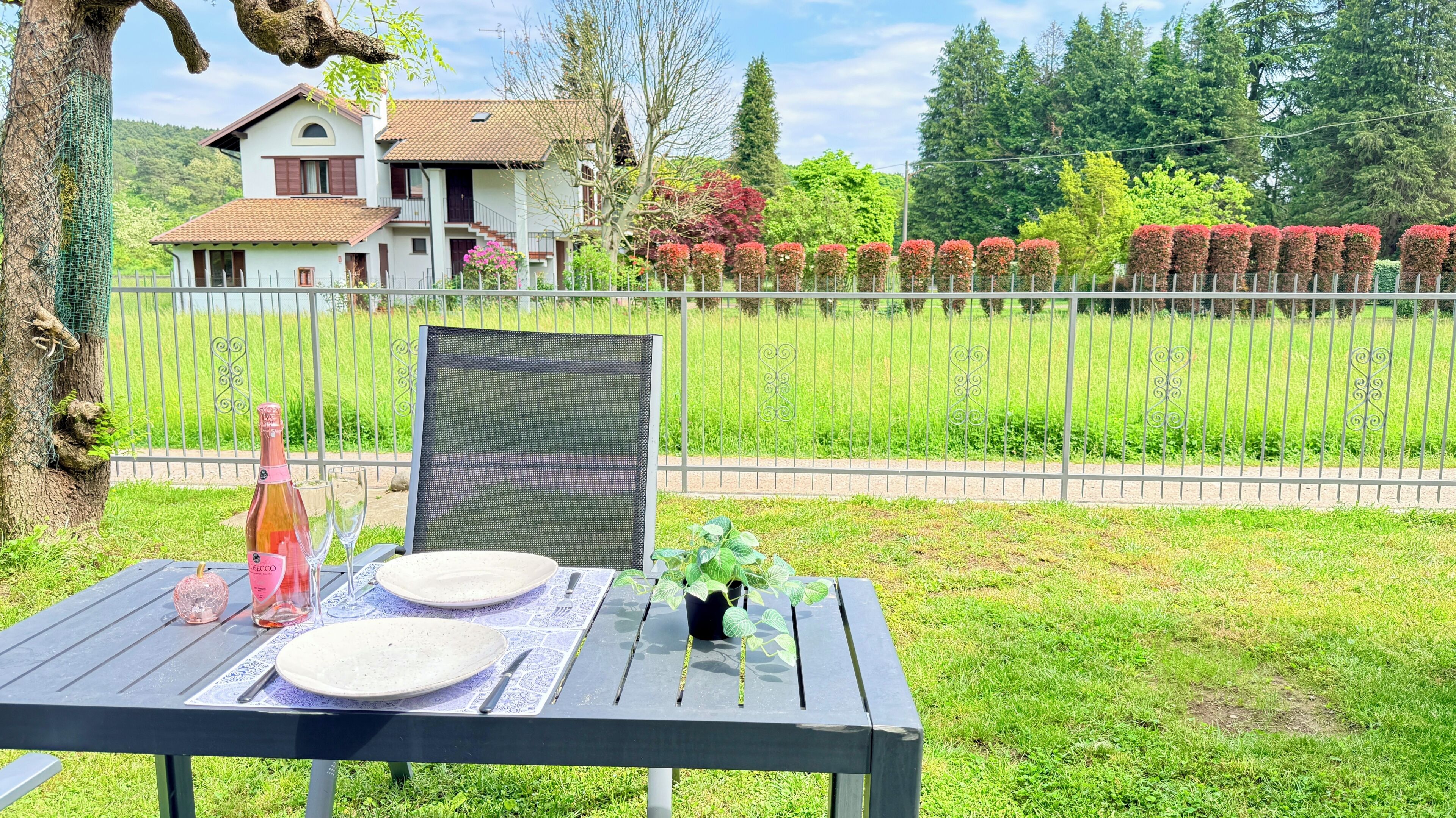 屋外ダイニングエリア