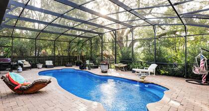 Canal-front Retreat w/ Hot Tub & Dock in Tavares