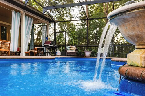 Canal-front Retreat w/ Hot Tub & Dock in Tavares