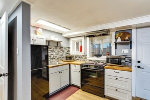 Apartment (1 Bedroom) | Interior - 3 Mi to Puget Sound: Lakefront Gem w/ Patio! (Lakewood)