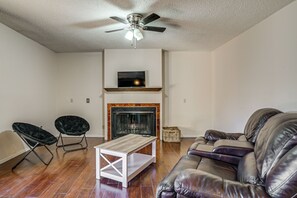 House (4 Bedrooms) | Interior - 1 Mi to Nmsu! Las Cruces Home w/ Pet-friendly Yard (Las Cruces)