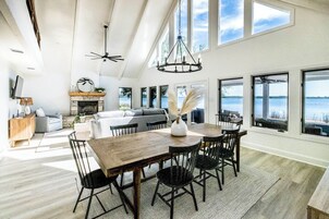 House (4 Bedrooms) | Front of property