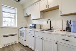 Apartment (1 Bedroom) | Interior - Waterfront Gem < 1 Mi to Dtwn Cambridge! (Cambridge)