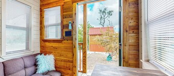 Modern Tiny House in Hill Country w/ Covered Patio