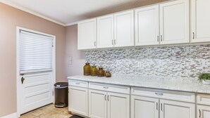 House (3 Bedrooms) | Interior - 2 Mi to UA! Family-friendly Getaway w/ Patio (Northport)