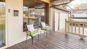 House (3 Bedrooms) | Interior - 2 Mi to UA! Family-friendly Getaway w/ Patio (Northport)