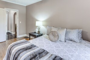 House (3 Bedrooms) | Interior - 2 Mi to UA! Family-friendly Getaway w/ Patio (Northport)