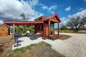 Apartment (0 Bedroom) | Interior - Studio Cabin w/ Fire Pit, A/c, Kitchen & Wifi (Harper)