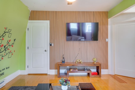 Interior. Apt in Historic Lynn Neighborhood: 2 Mi to Beach!
