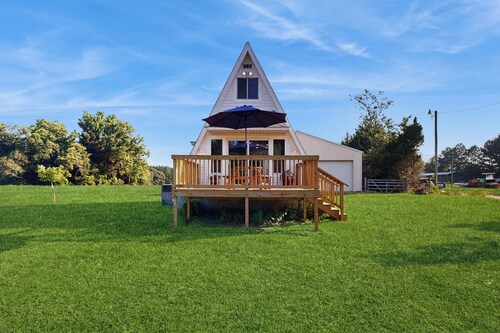 Dog-friendly A-frame Cabin w/ Deck