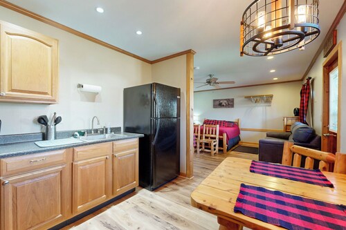 Pet Friendly! Couples Retreat in Southern Illinois