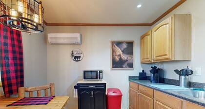 Pet Friendly! Couples Retreat in Southern Illinois