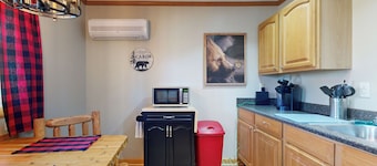 Pet Friendly! Couples Retreat in Southern Illinois