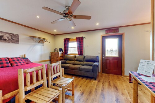 Pet Friendly! Couples Retreat in Southern Illinois