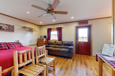 Pet Friendly! Couples Retreat in Southern Illinois