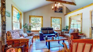 House (4 Bedrooms) | Front of property