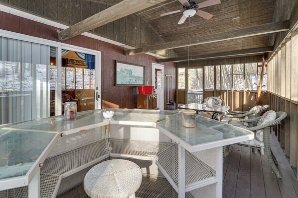 Interior - Roaring Spring Horse Farm Getaway w/ Game Room (Roaring Spring)