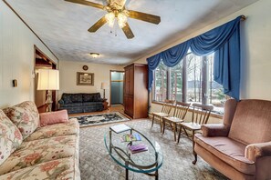 Interior - Roaring Spring Horse Farm Getaway w/ Game Room (Roaring Spring)