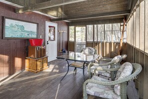 Interior - Roaring Spring Horse Farm Getaway w/ Game Room (Roaring Spring)