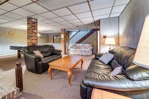 Interior - Roaring Spring Horse Farm Getaway w/ Game Room (Roaring Spring)