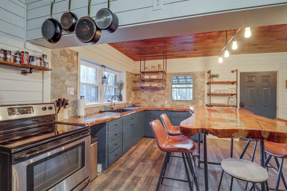 Rural Outdoor Oasis! Edgemont Cabin w/ Fire Pit - Patterson, NC