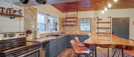 House (2 Bedrooms) | Interior