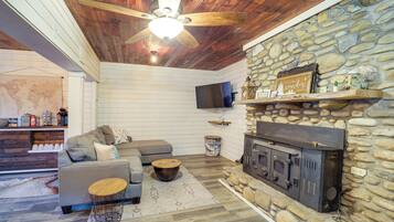 House (2 Bedrooms) | Interior