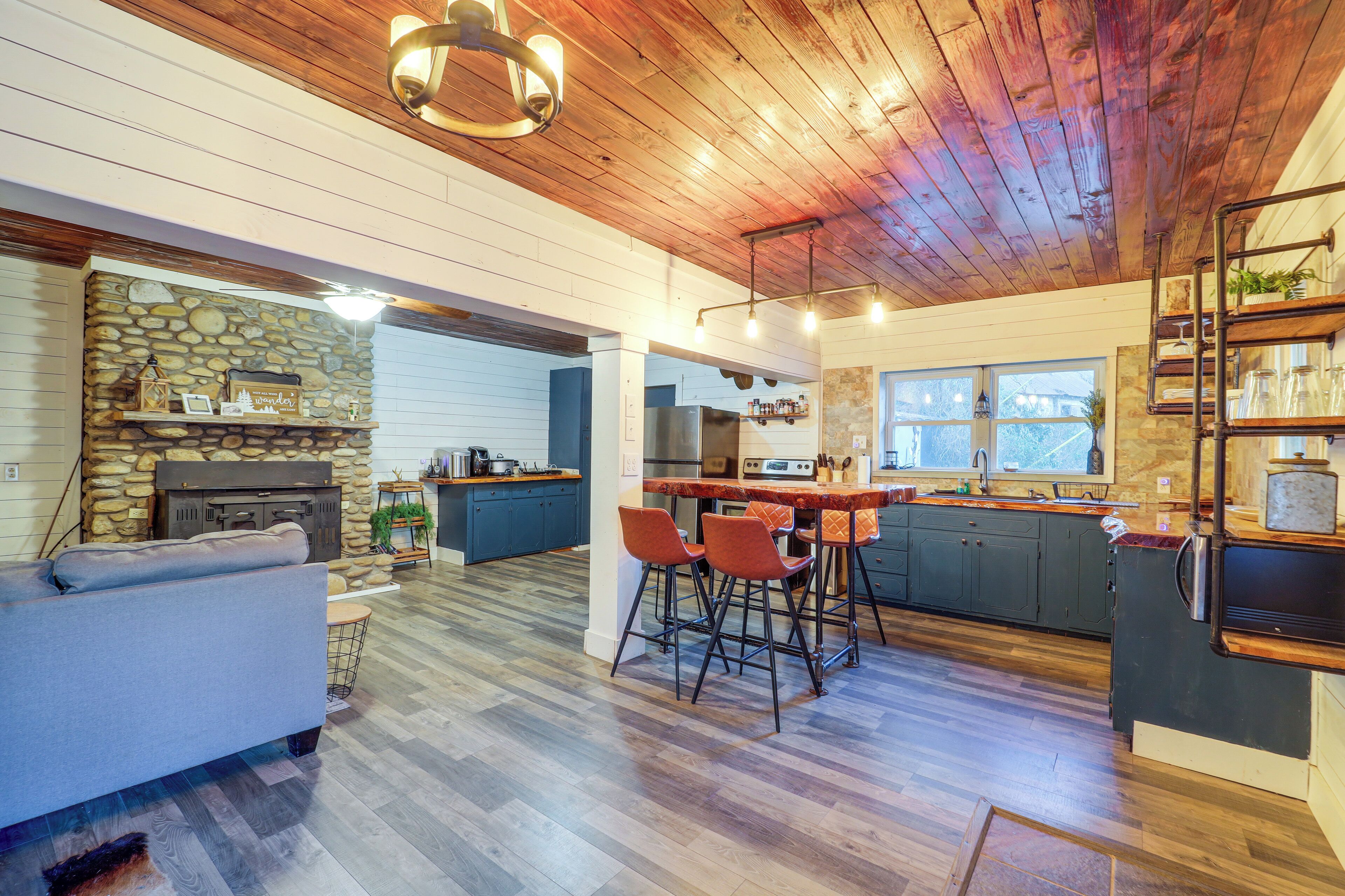 House (2 Bedrooms) | Interior