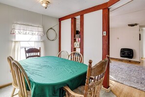 Interior - 'antique Farmhouse' in Bethel Springs on Half-acre (Bethel Springs)