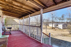 Interior - 'antique Farmhouse' in Bethel Springs on Half-acre (Bethel Springs)