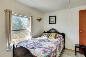 Interior - 'antique Farmhouse' in Bethel Springs on Half-acre (Bethel Springs)