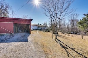 House (3 Bedrooms) | Interior - 'antique Farmhouse' in Bethel Springs on Half-acre (Bethel Springs)
