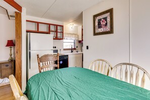 Interior - 'antique Farmhouse' in Bethel Springs on Half-acre (Bethel Springs)