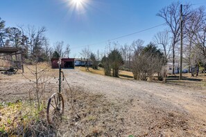 Interior - 'antique Farmhouse' in Bethel Springs on Half-acre (Bethel Springs)