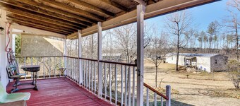 'antique Farmhouse' in Bethel Springs on Half-acre