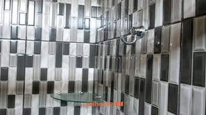 Shower - Suite em Pousada em Rio Grande com Piscina (Palmeiras)