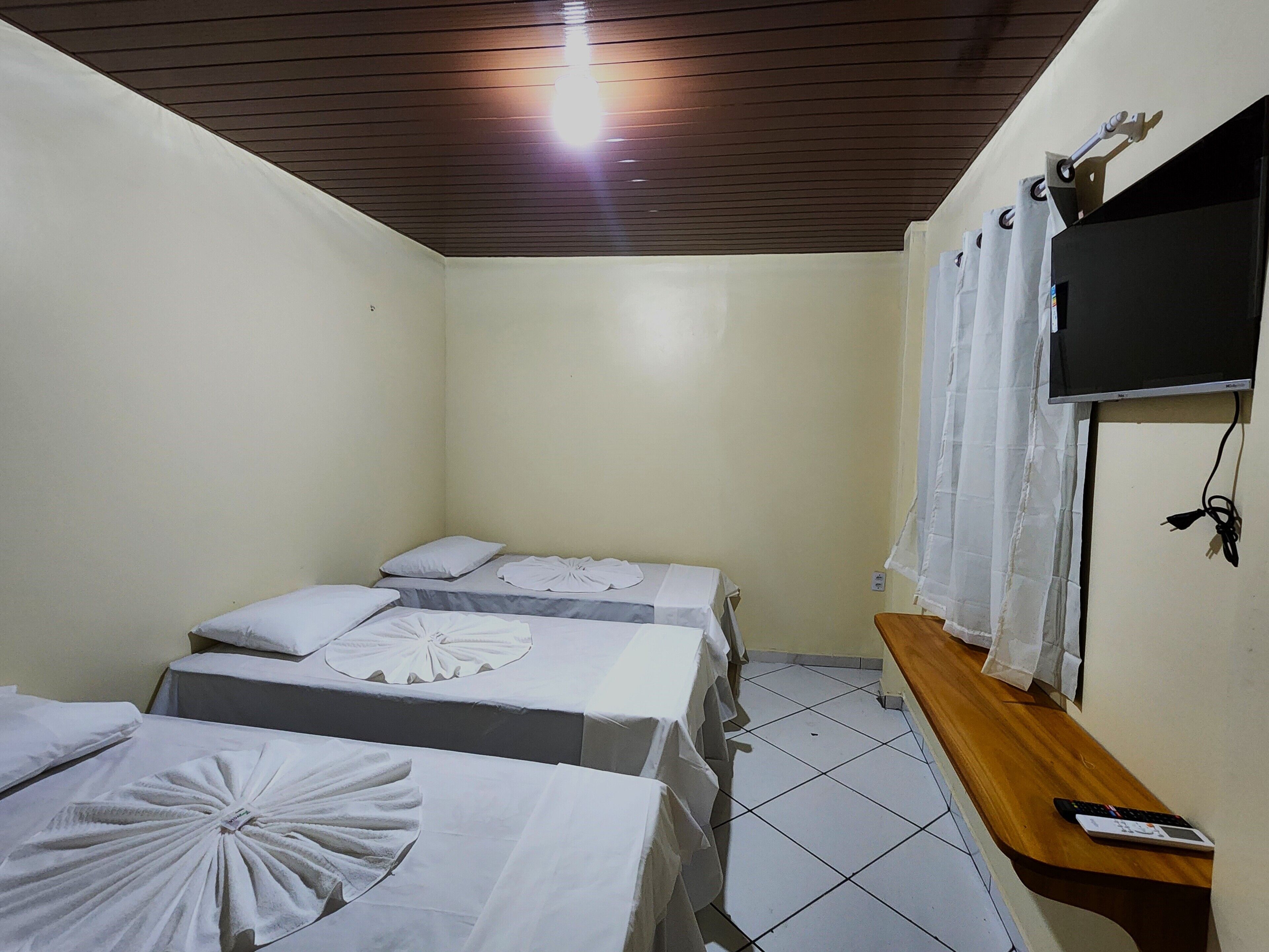 Espacio para trabajar con laptop y wifi gratis 