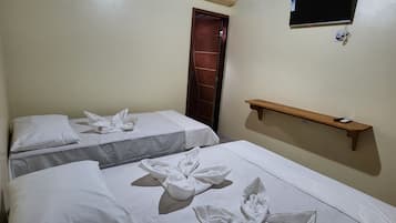 Dobbeltrom – basic | Skrivebord for bærbar PC og wi-fi (inkludert)